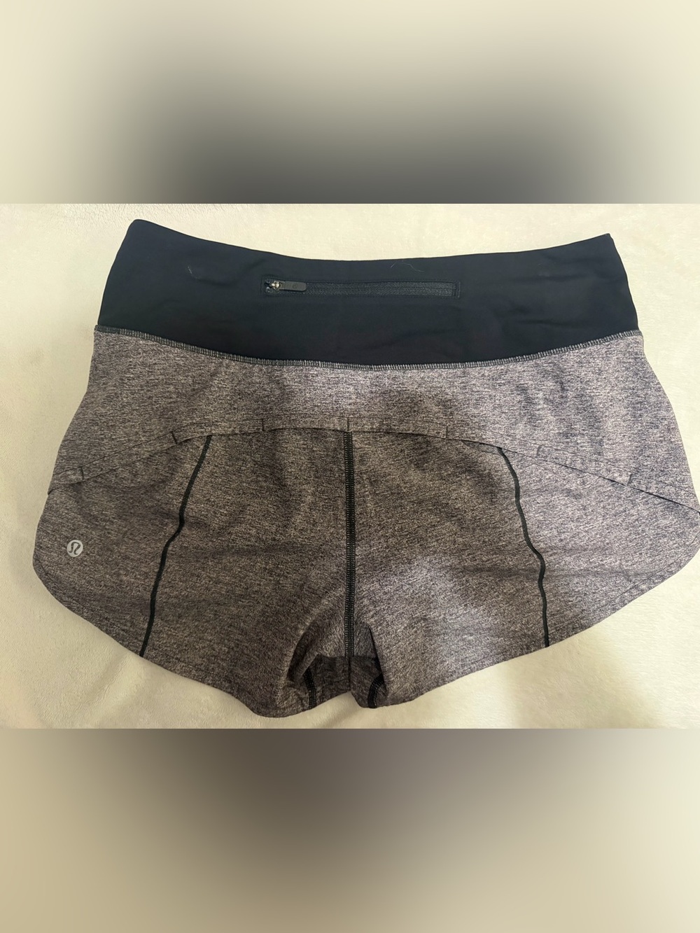 Lululemon speed up shorts size 6 - Picture 4 of 6